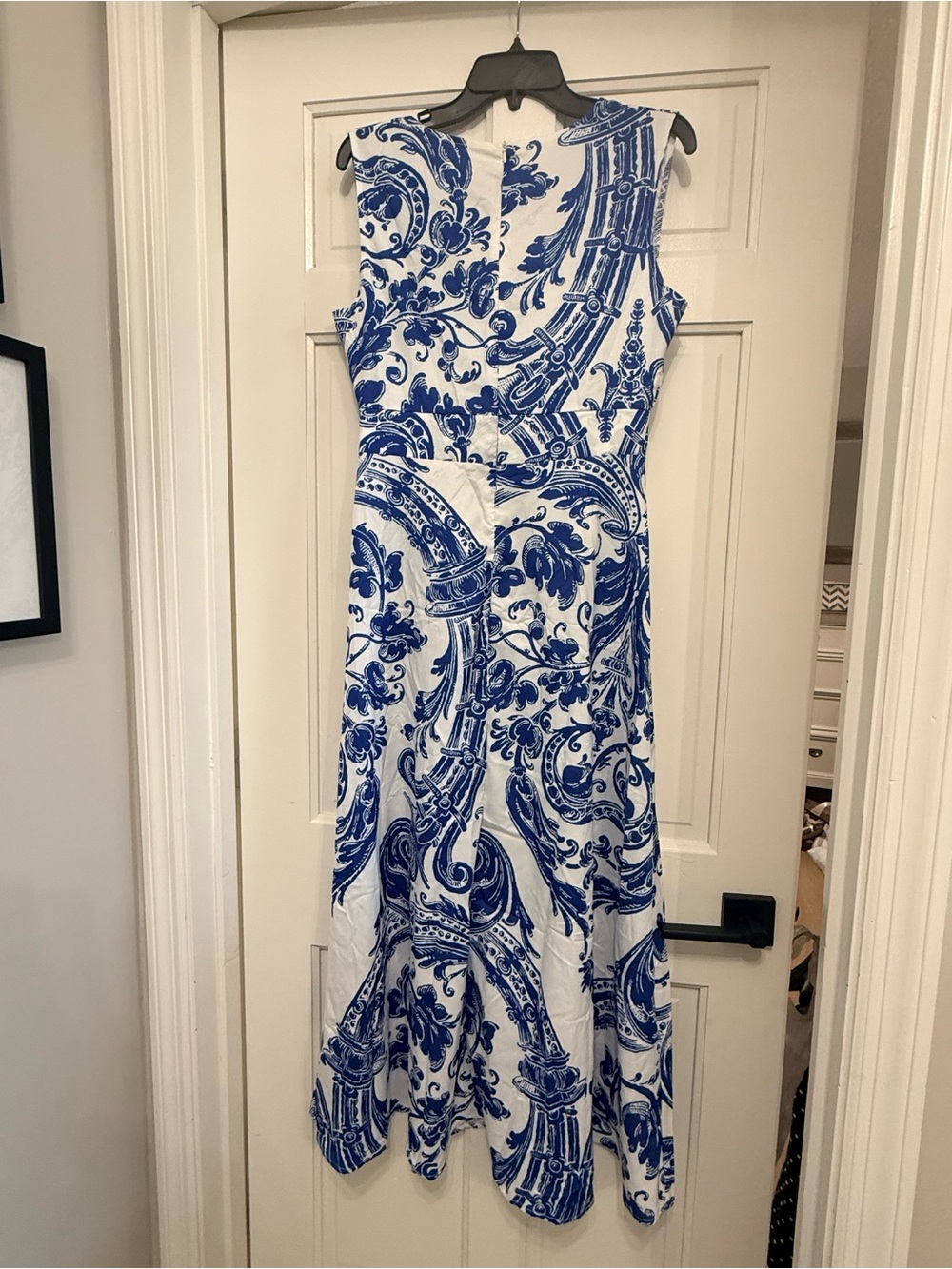 Sleeveless White & Blue Paisley V-Neck Dress NWOT - Picture 3 of 4